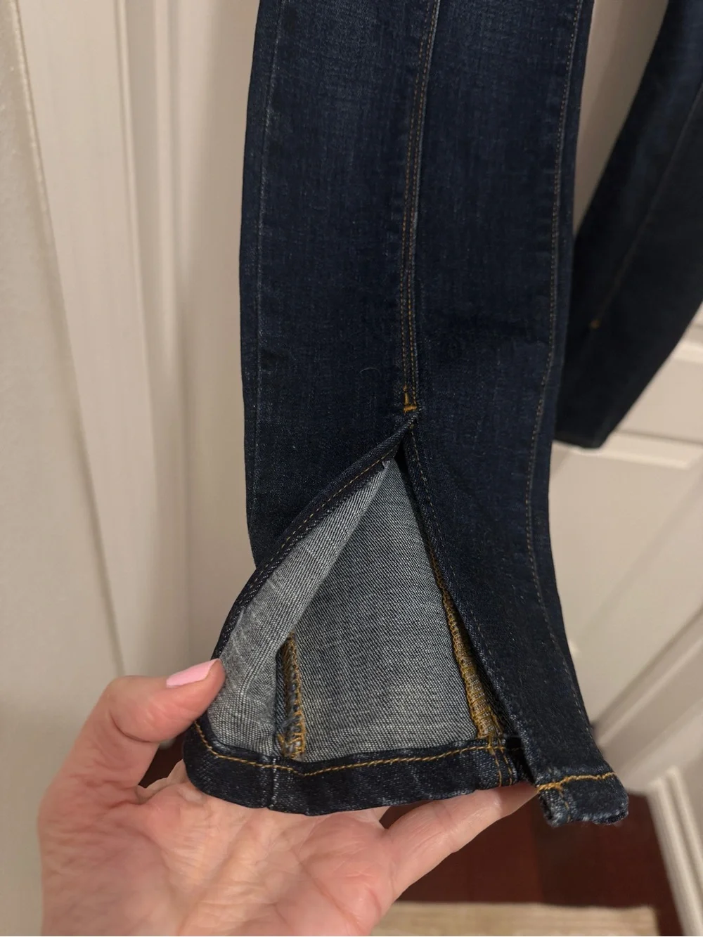 Good American Good Legs Dark Blue Skinny Cropped Jeans with Slit at Ankle size 6